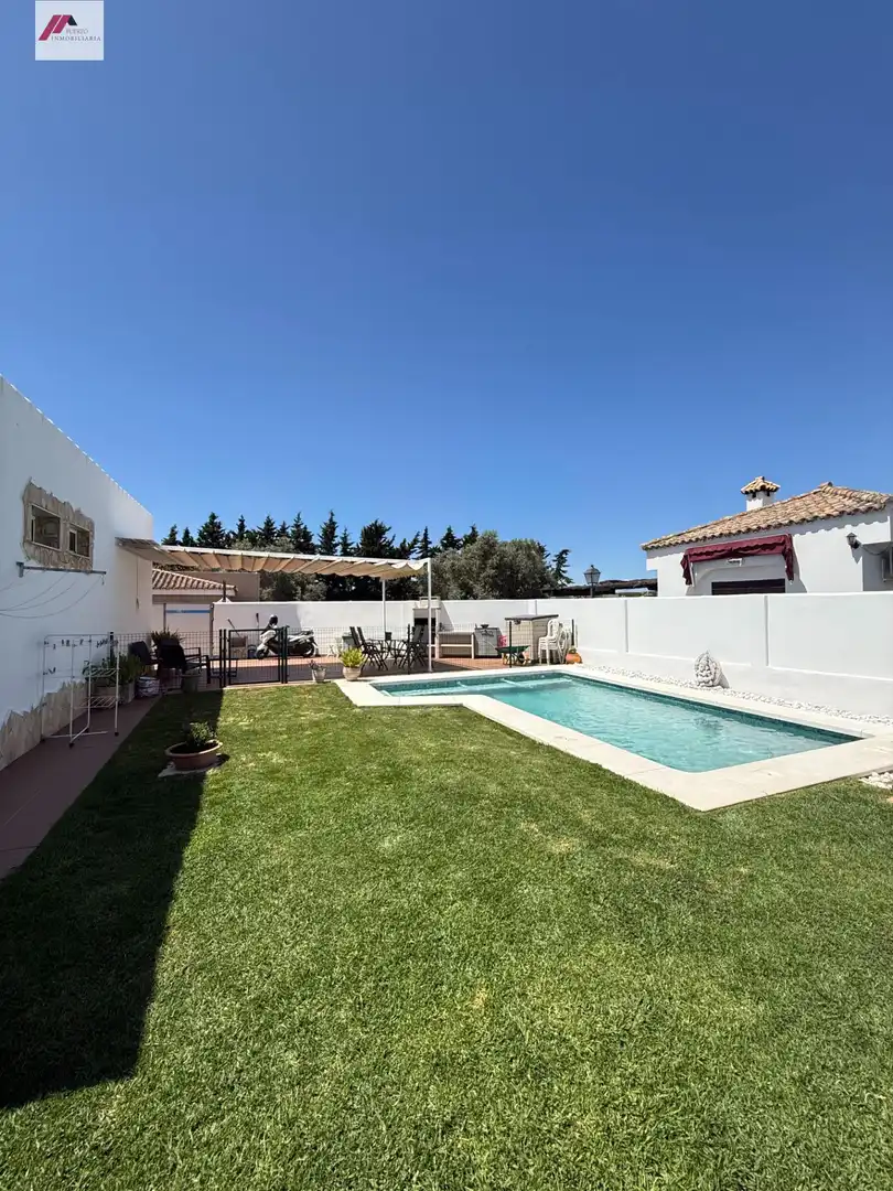 Piscina de Casa o xalet en venda en El Puerto de Santa María amb Jardí privat, Piscina i Jacuzzi