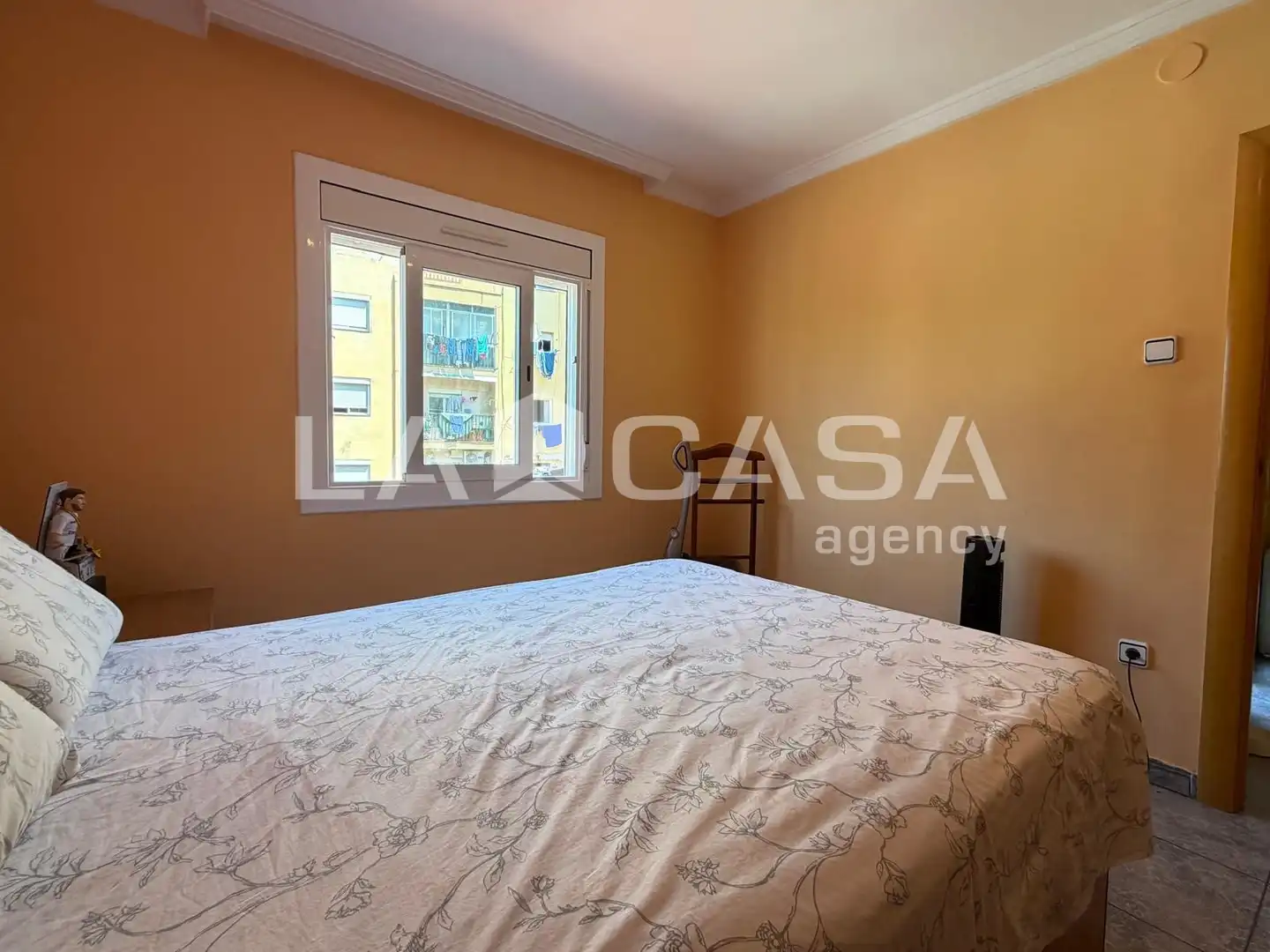 Habitación de Piso en venta en Santa Coloma de Gramenet con Amueblado, Horno y Balcón