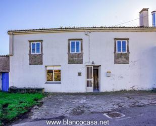 Vista exterior de Casa o xalet en venda en Ponteceso amb Terrassa