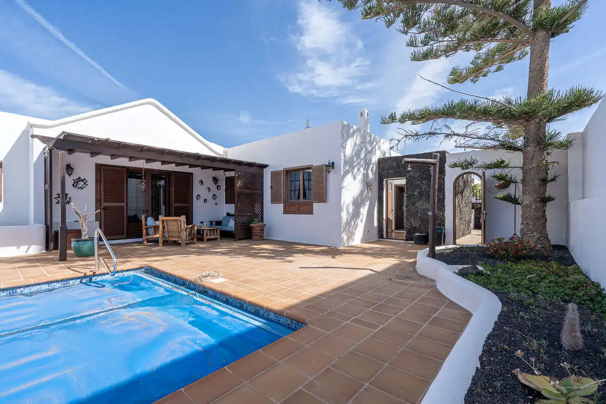 Vista exterior de Casa o chalet en venta en Arrecife con Piscina