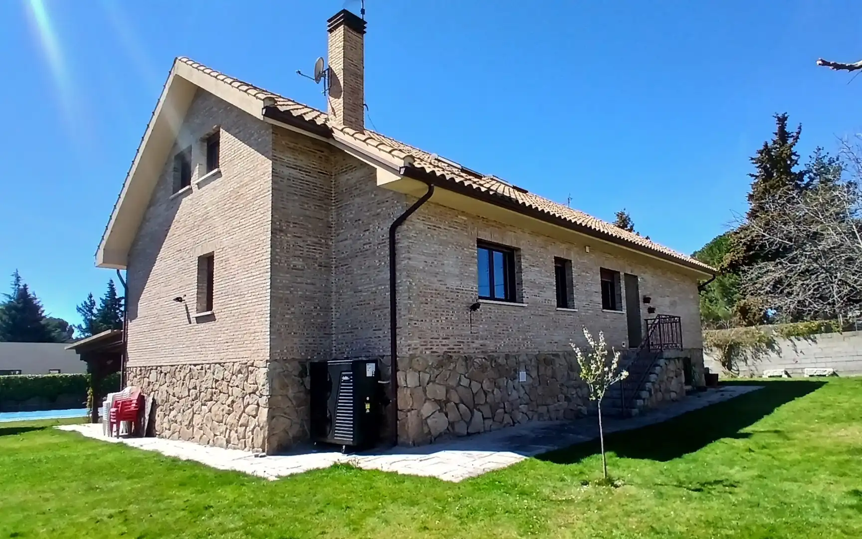 Vista exterior de Casa o xalet en venda en Guadarrama amb Calefacció, Jardí privat i Terrassa