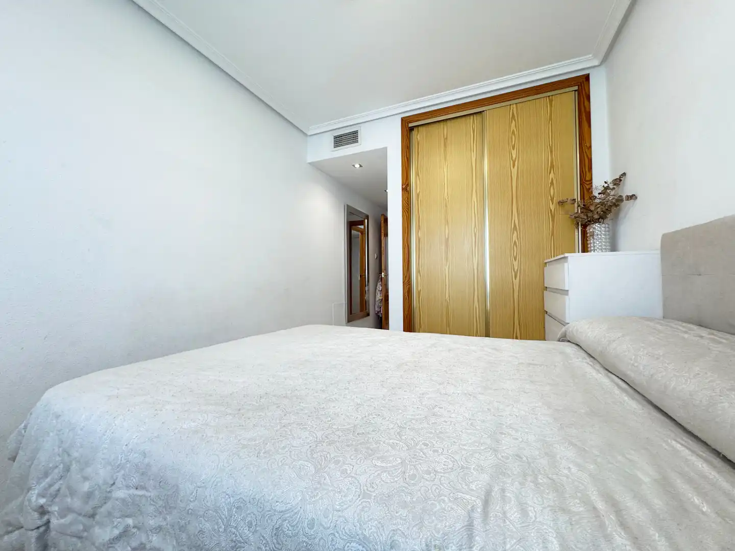 Habitación de Casa adosada en venta en Murcia con Aire acondicionado, Jardín privado y Terraza