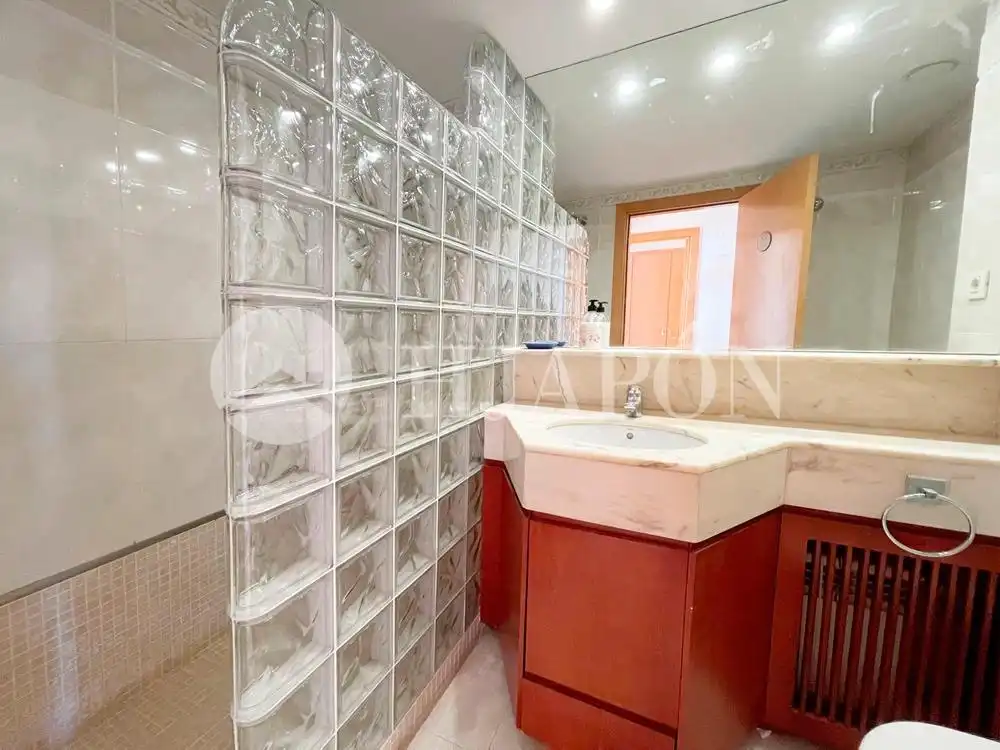 Baño de Casa adosada en venta en El Masnou con Calefacción, Jardín privado y Terraza