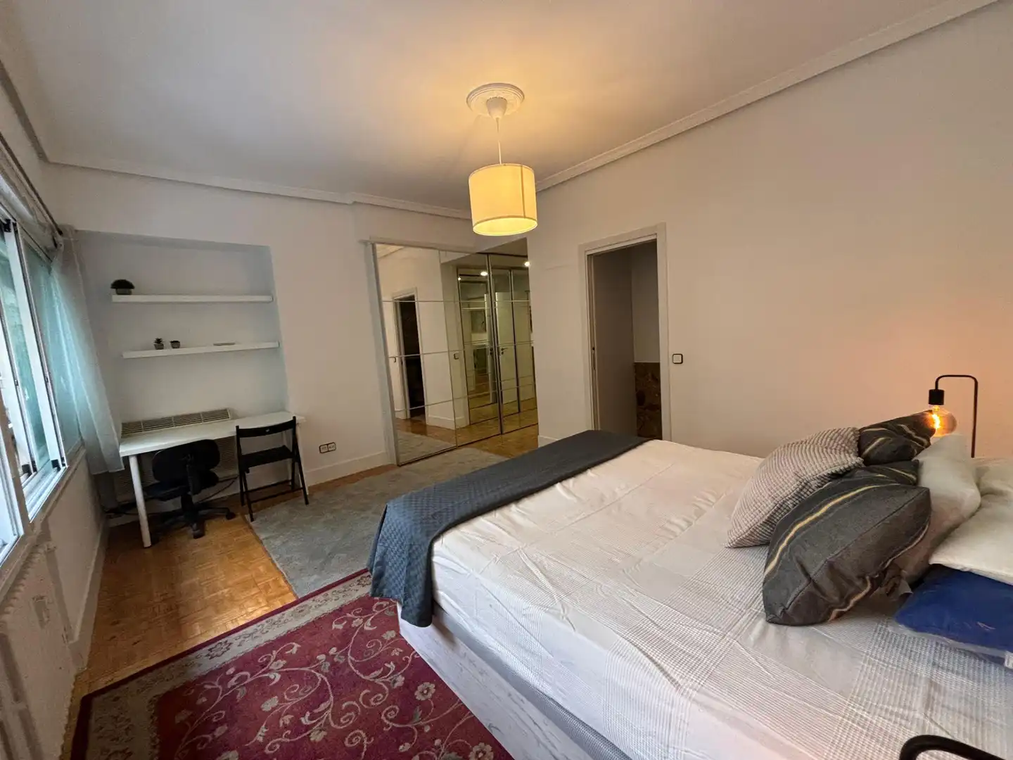 Schlafzimmer von Wohnung zur Miete in Madrid mit Klimaanlage, Heizung und Möbliert