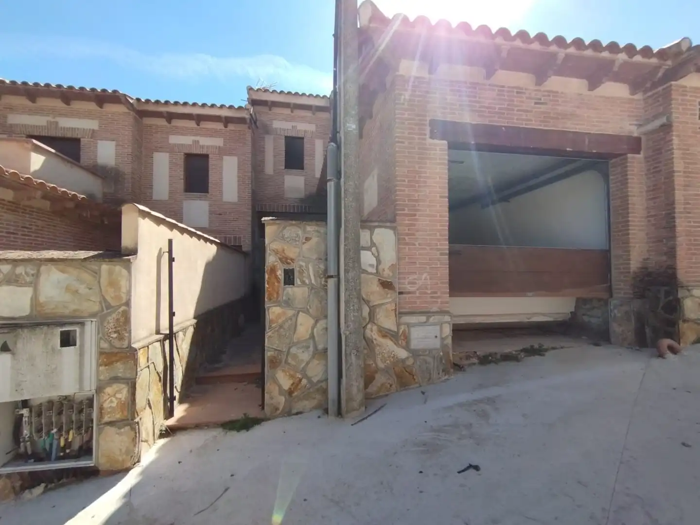 Vista exterior de Edifici en venda en Castillo de Bayuela