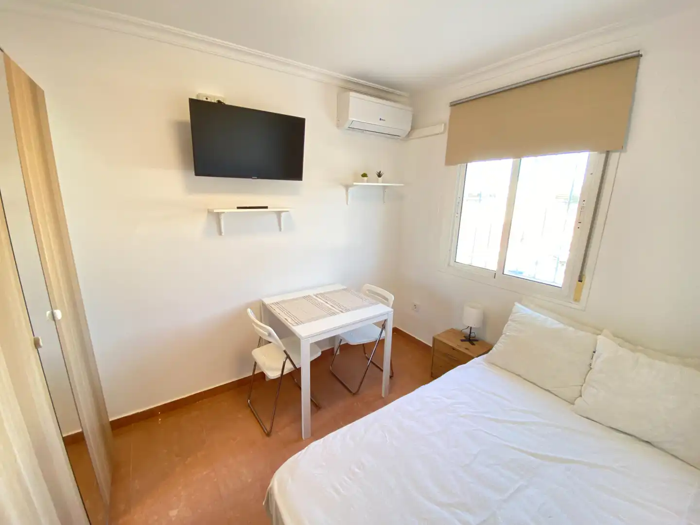 Habitación de Piso para compartir en Sevilla con Aire acondicionado, Calefacción y Amueblado