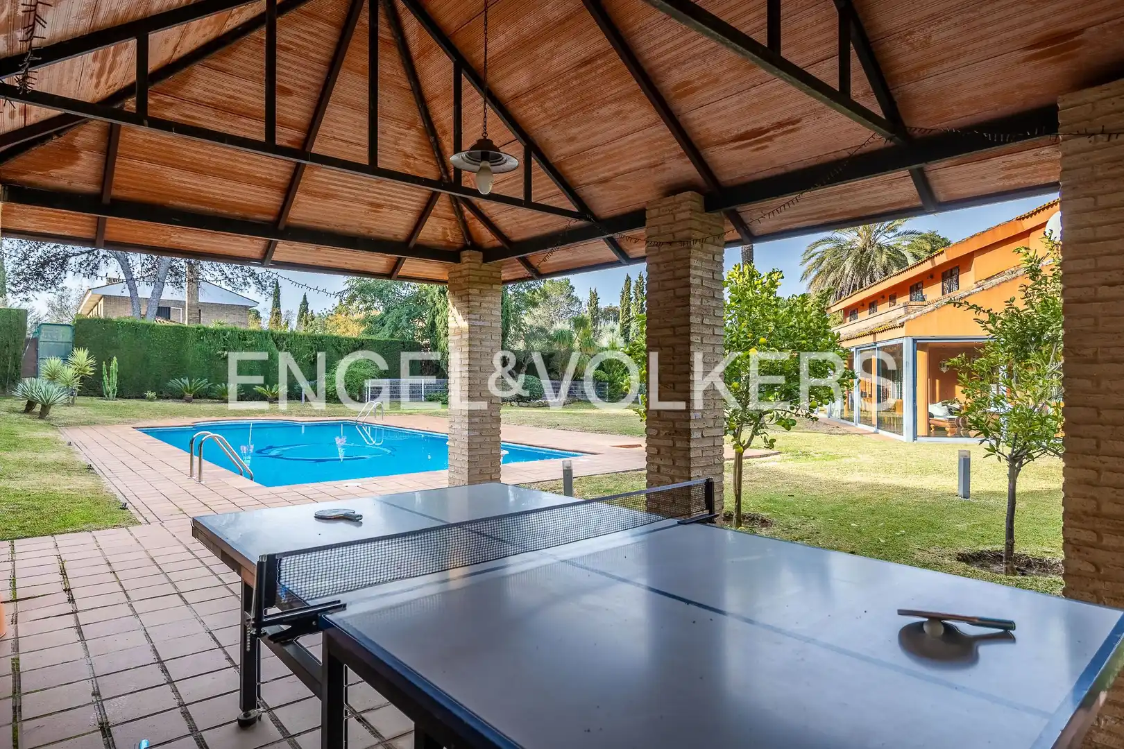 Vista exterior de Casa o chalet en venta en Mairena del Aljarafe con Aire acondicionado, Calefacción y Jardín privado