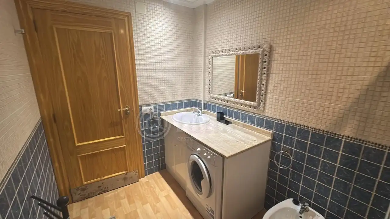 Badezimmer von Wohnung zur Miete in Salamanca mit Heizung und Möbliert
