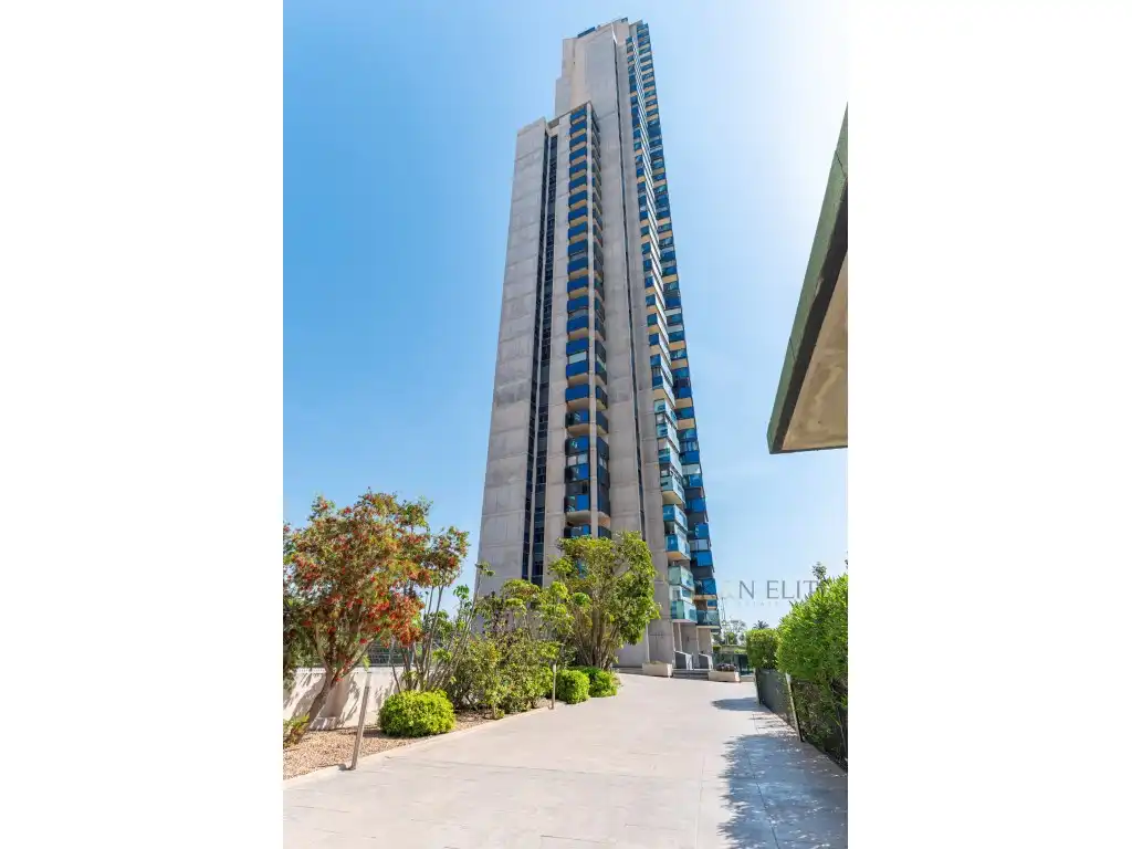 Vista exterior de Ático de alquiler en Benidorm con Aire acondicionado, Jardín privado y Piscina