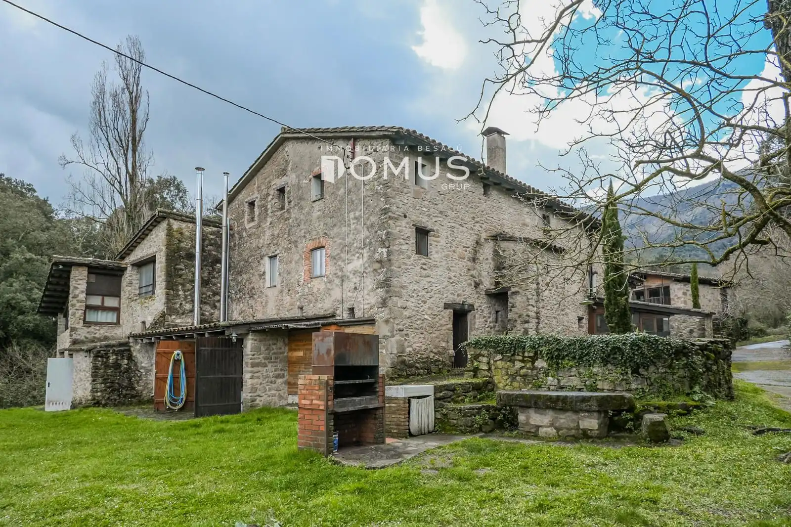 Vista exterior de Finca rústica en venta en Santa Pau con Calefacción, Parquet y Piscina