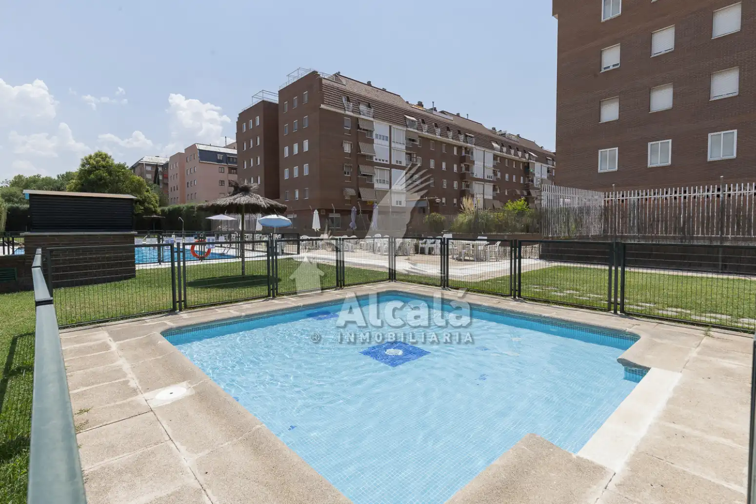Swimming pool of Flat for sale in Alcalá de Henares  with Air Conditioner, Heating and Private garden