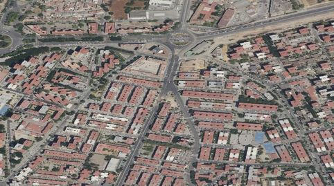 Foto 3 de Piso en venta en Calle Manuel Villalobos, El Torrejón - El Cerezo, Sevilla Capital