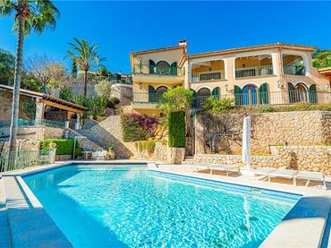 Detached house with balcony for sale in Pollença Poble