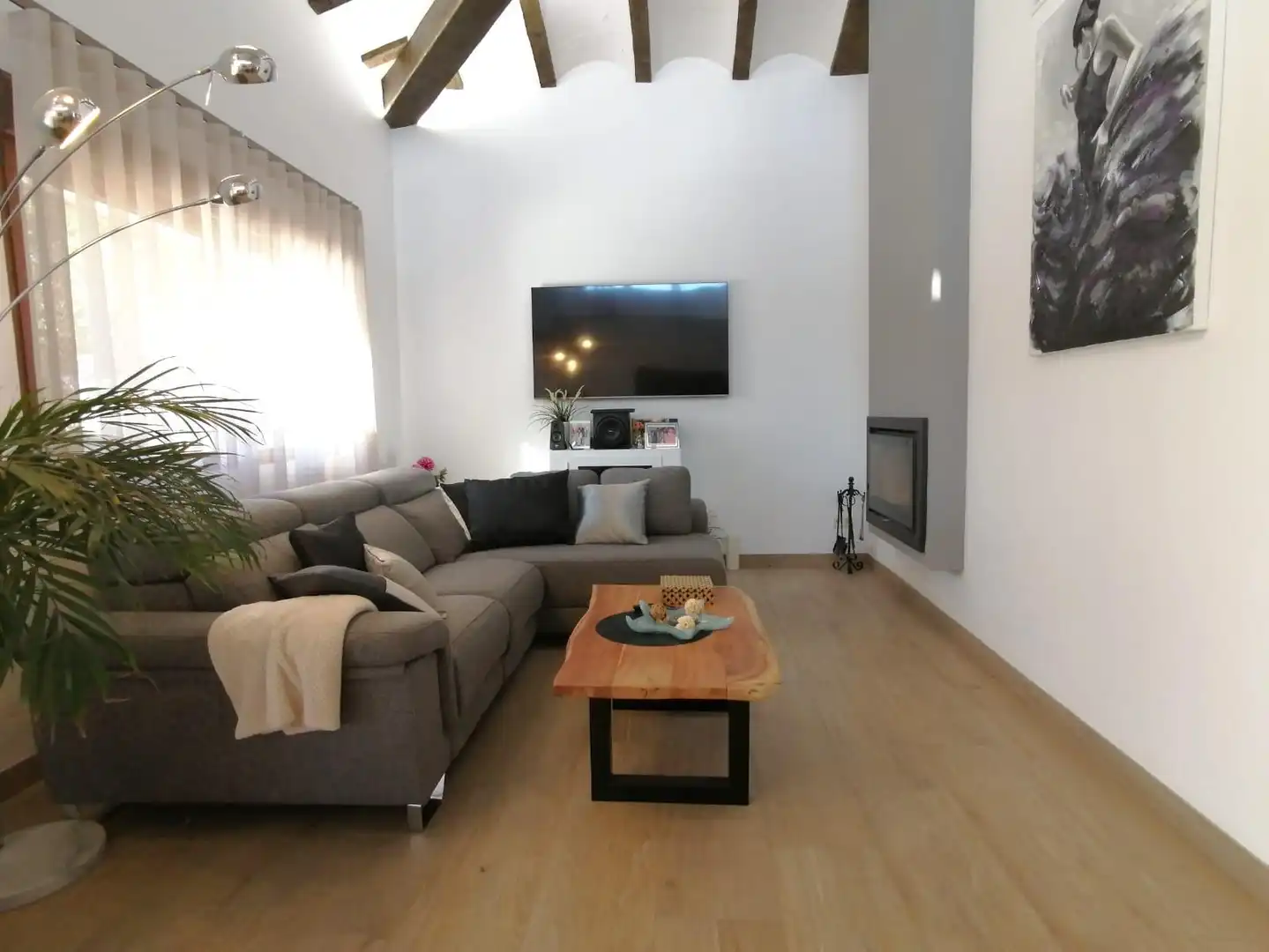 Sala de estar de Casa o chalet en venta en El Palomar con Aire acondicionado, Calefacción y Jardín privado