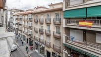 Vista exterior de Pis en venda en  Granada Capital amb Aire condicionat, Terrassa i Balcó