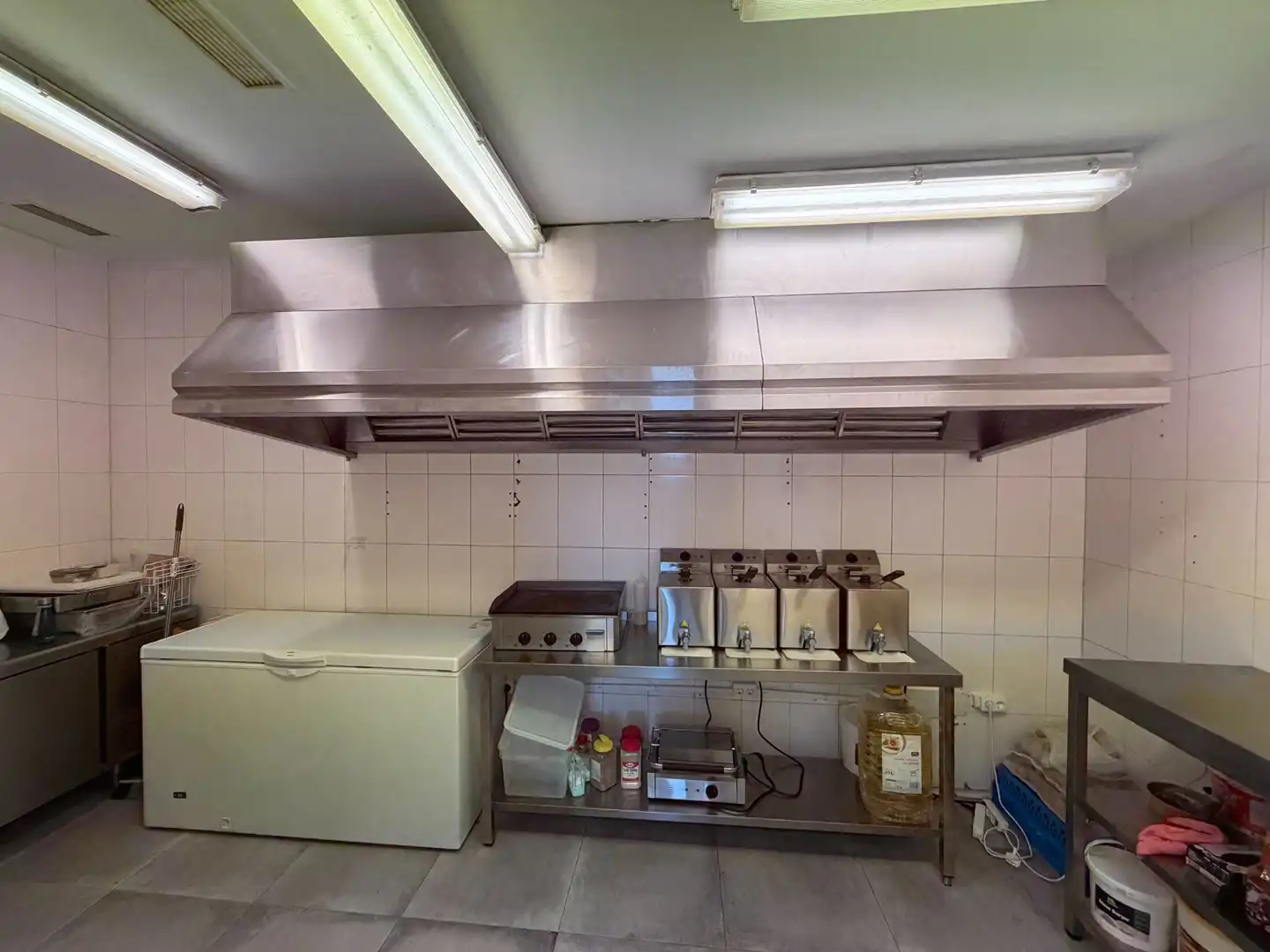 Cocina de Local en traspaso en Fuenlabrada con Aire acondicionado