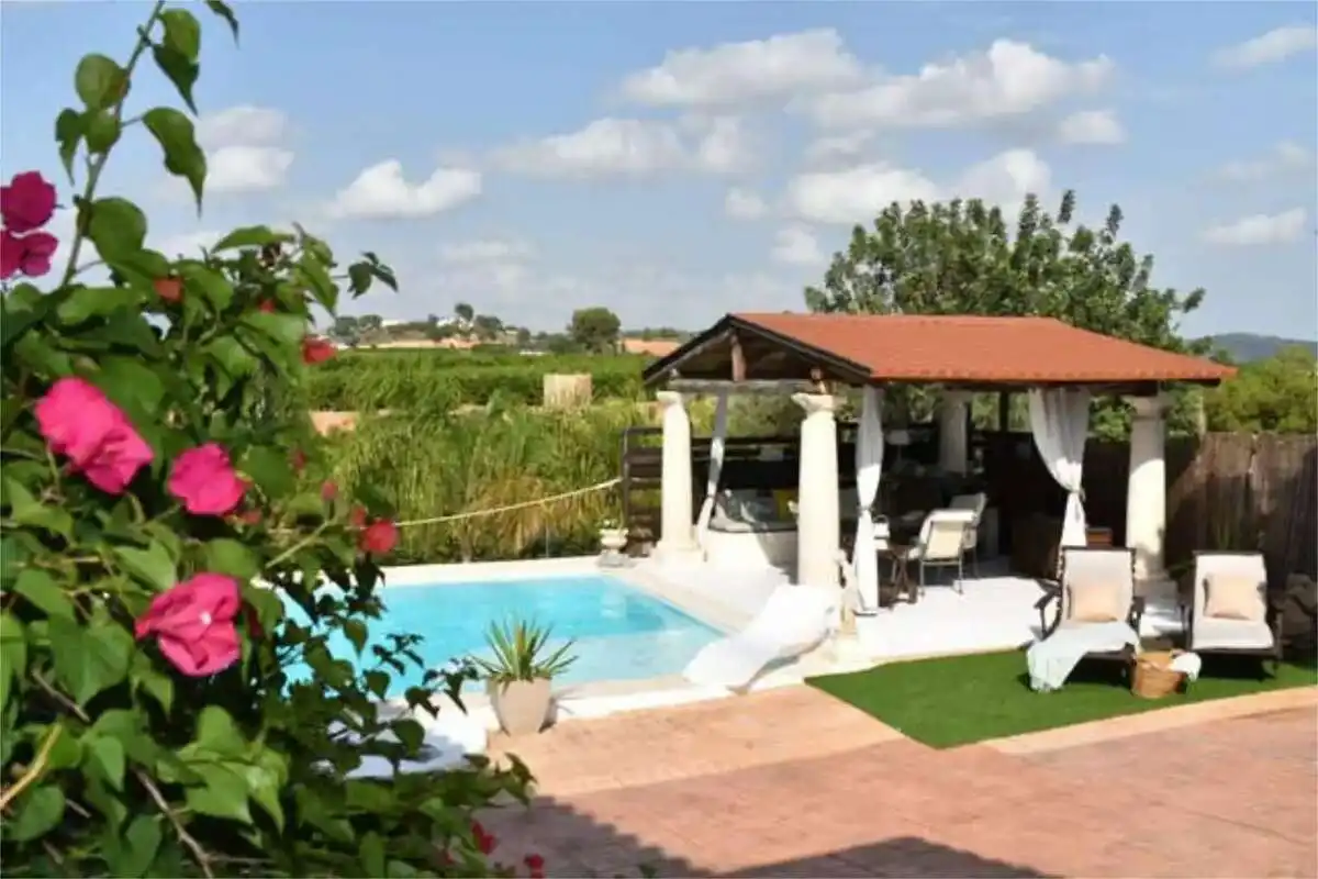 Piscina de Casa adosada en venda en Pedralba amb Jardí privat, Terrassa i Traster