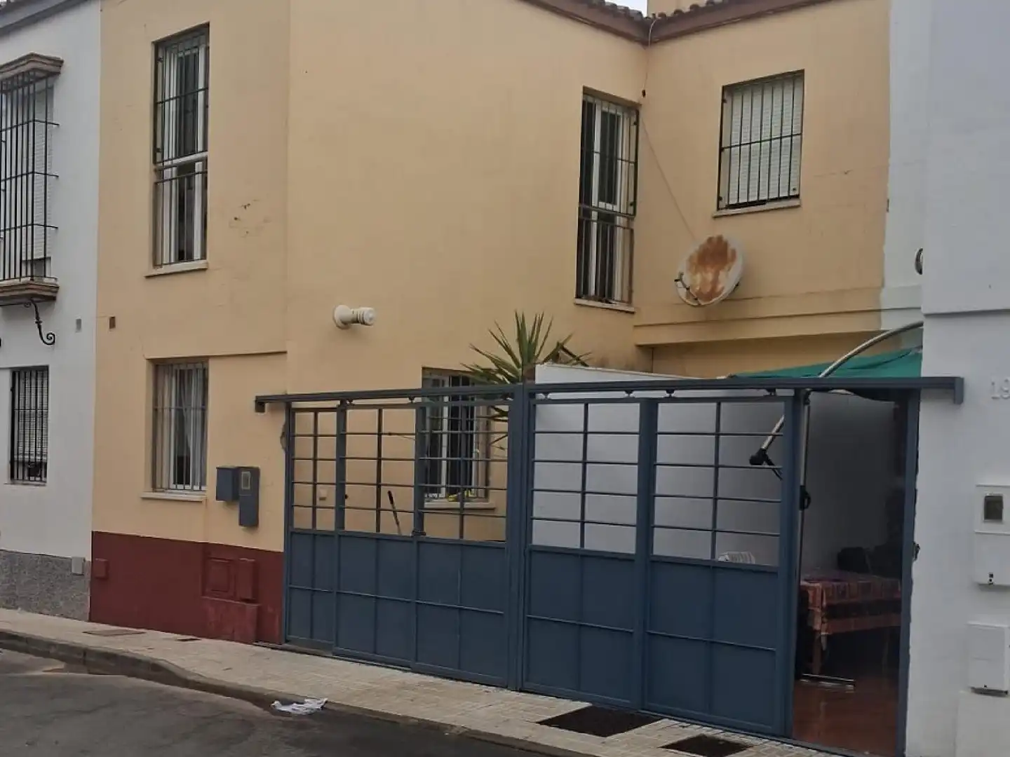 Casa aparellada amb jardí en venda a Cantillana, imagen 4