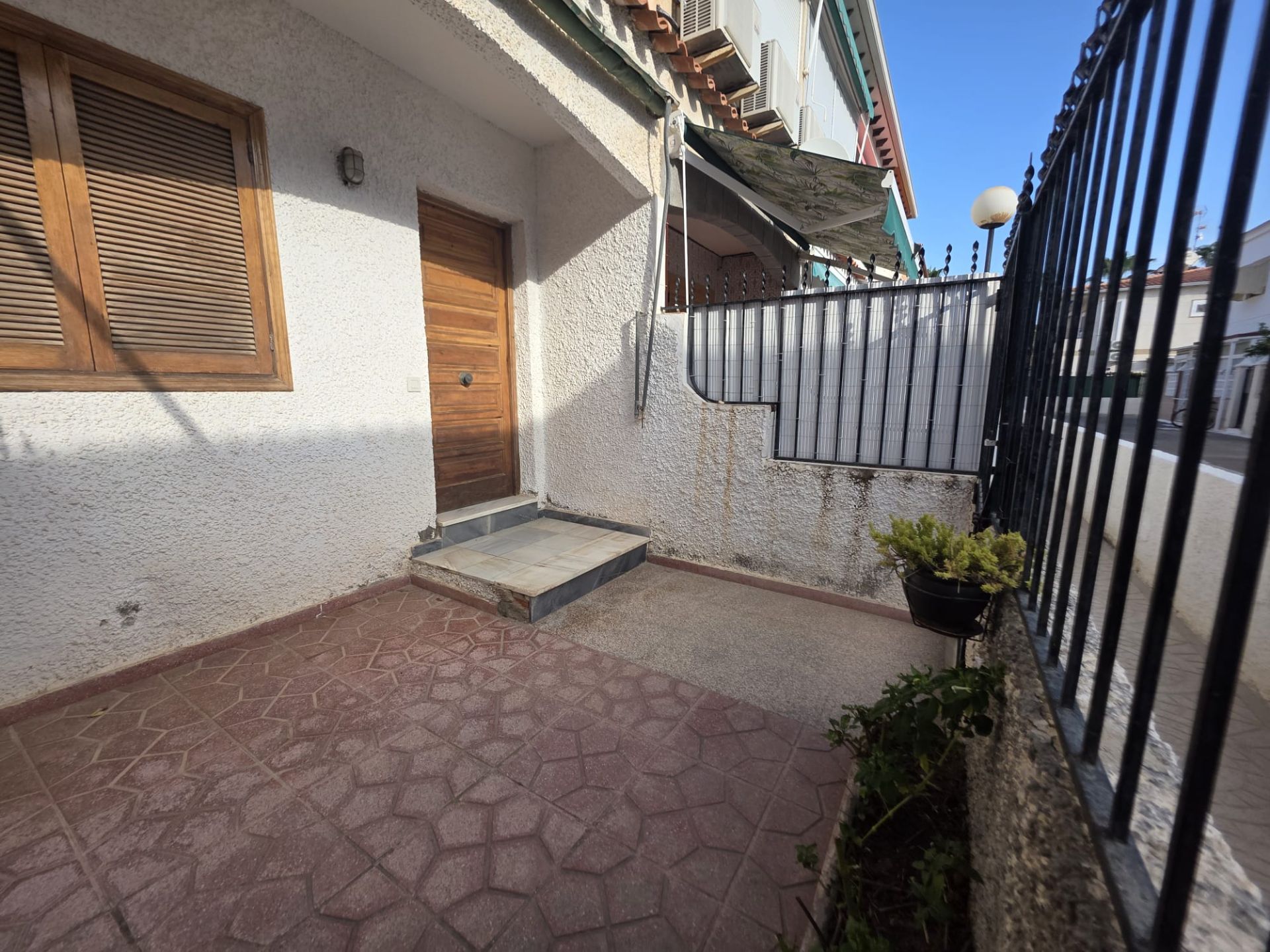 Vista exterior de Casa o xalet en venda en Santa Pola amb Jardí privat, Terrassa i Moblat