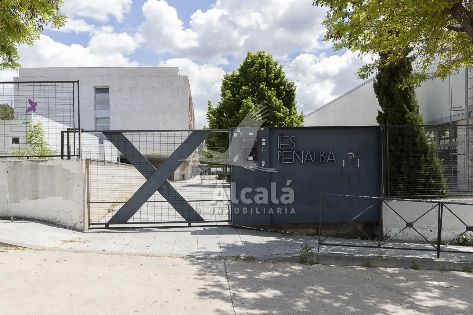 Vista exterior de Pis en venda en Chiloeches amb Calefacció, Traster i Balcó