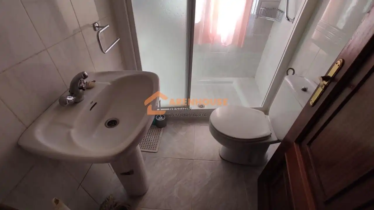 Bany de Casa o xalet en venda en Punxín amb Jardí privat, Traster i Moblat