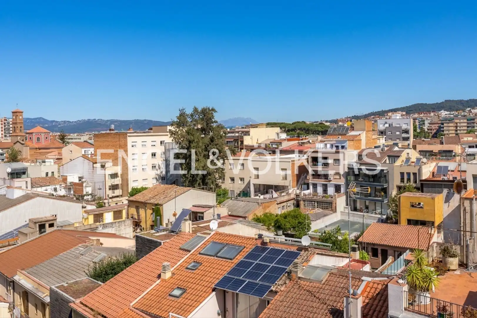 Vista exterior de Casa o xalet en venda en Sant Feliu de Llobregat amb Calefacció, Parquet i Terrassa