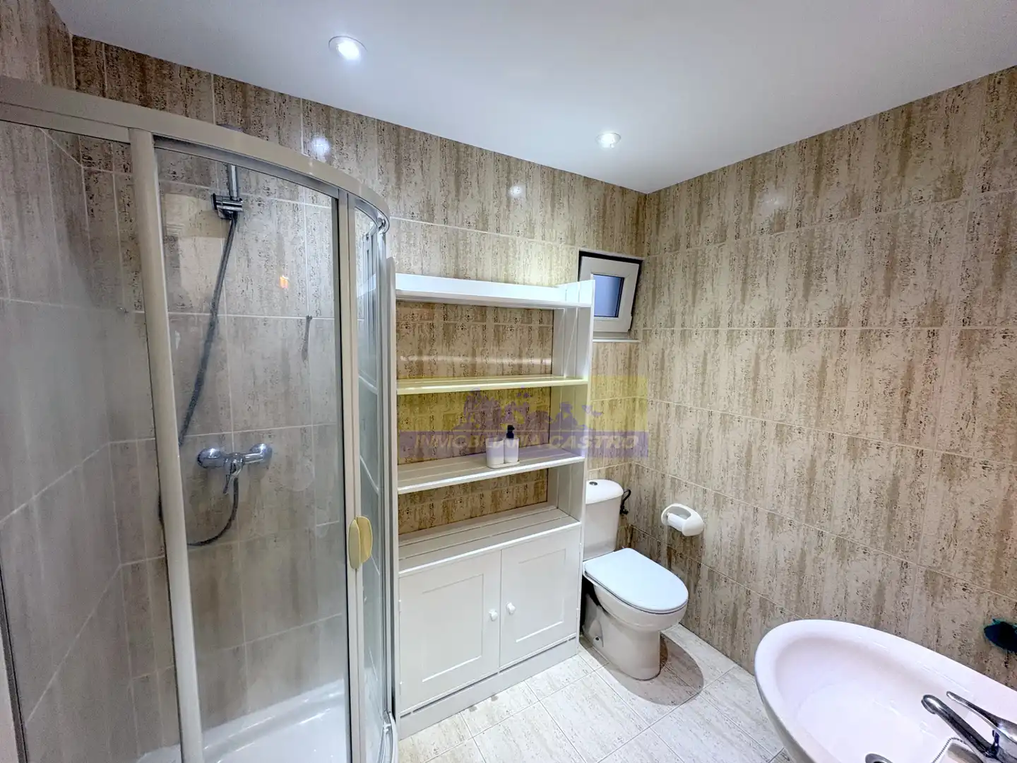 Baño de Piso de alquiler en Castro-Urdiales con Amueblado