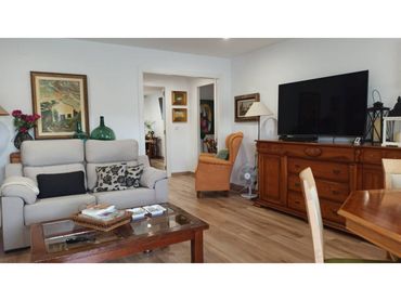 Piso con balcón en venta en Avenida República Argentina