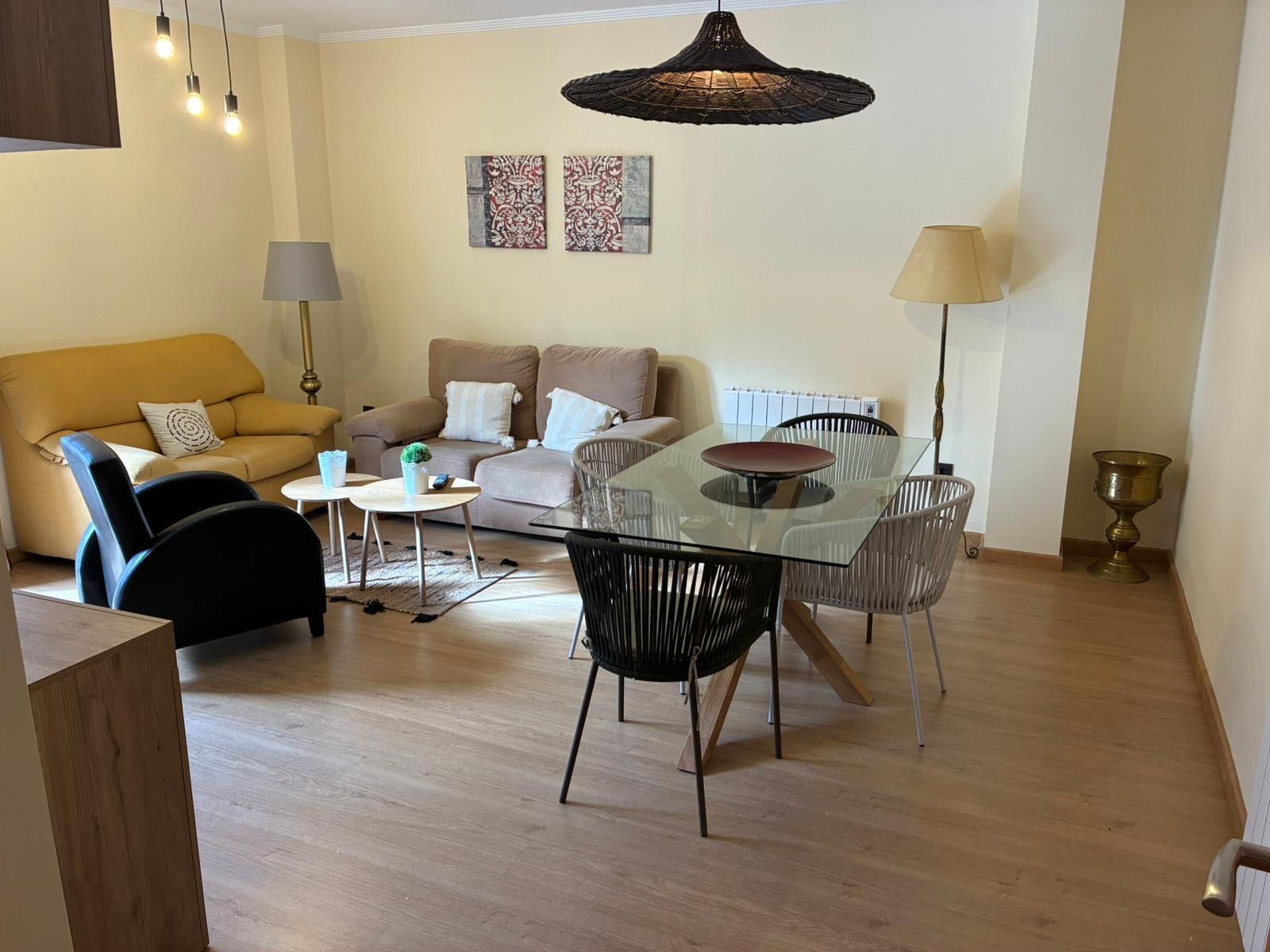 Sala d'estar de Pis de lloguer en Mancha Real amb Aire condicionat, Calefacció i Moblat