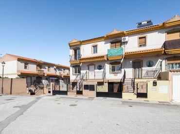 Semi-detached house with balcony for sale in Cijuela