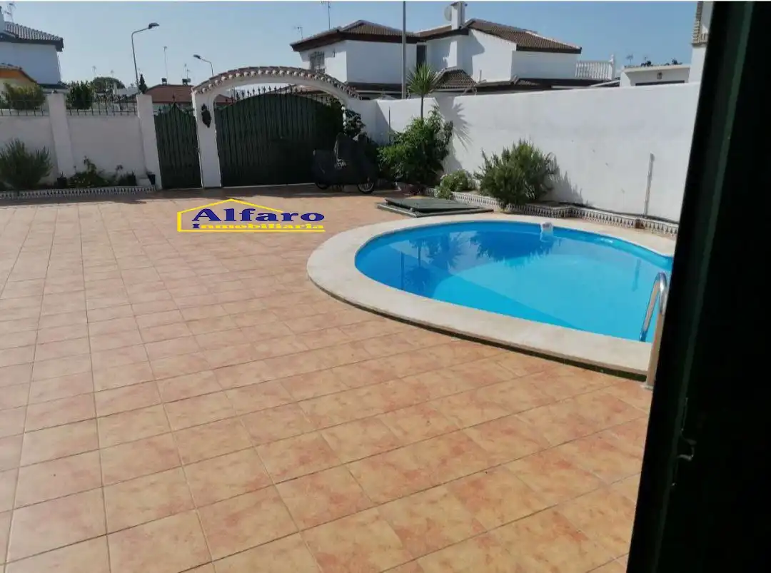 Chalet con piscina en venta en Matalascañas, imagen 3
