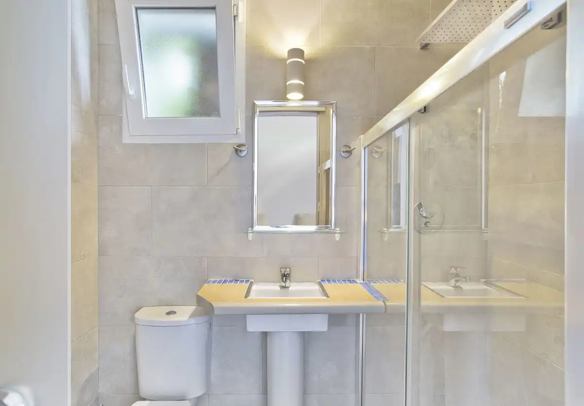 Baño de Casa o chalet en venta en Marbella con Aire acondicionado, Jardín privado y Terraza