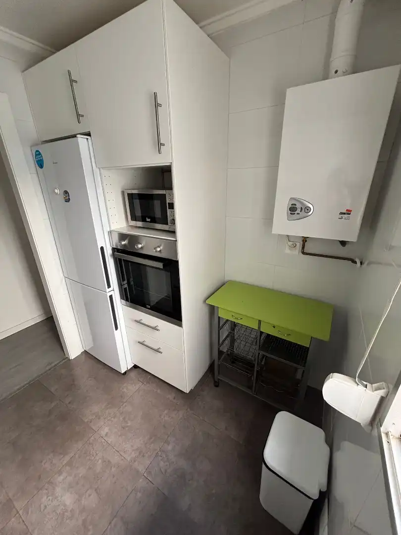 Cocina de Piso de alquiler en Zaragoza con Calefacción, Amueblado y Horno