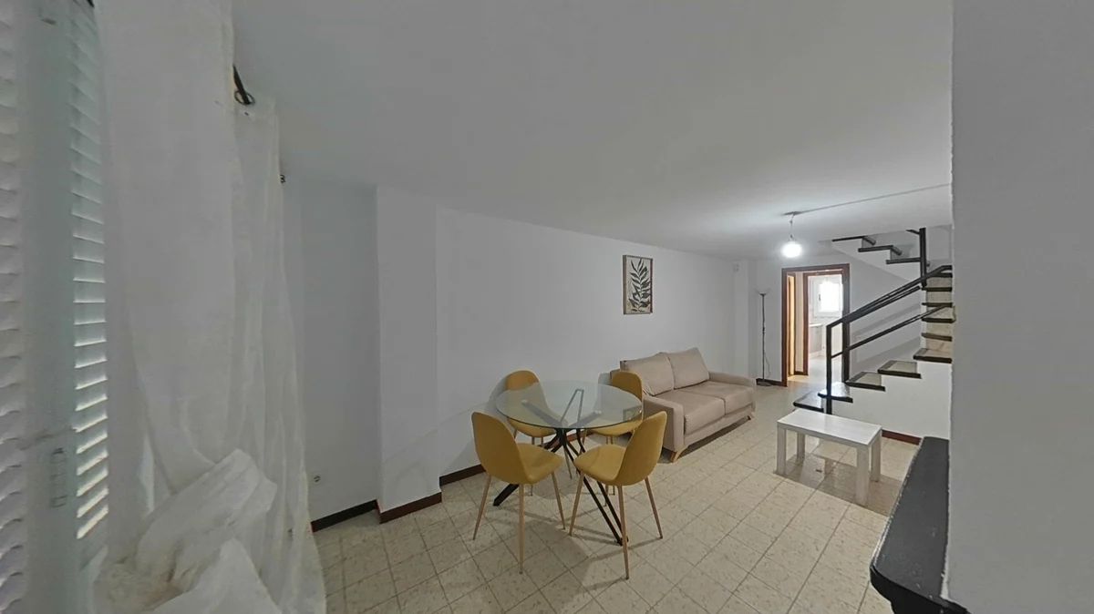 Sala d'estar de Dúplex en venda en Pineda de Mar amb Terrassa, Moblat i Piscina comunitària