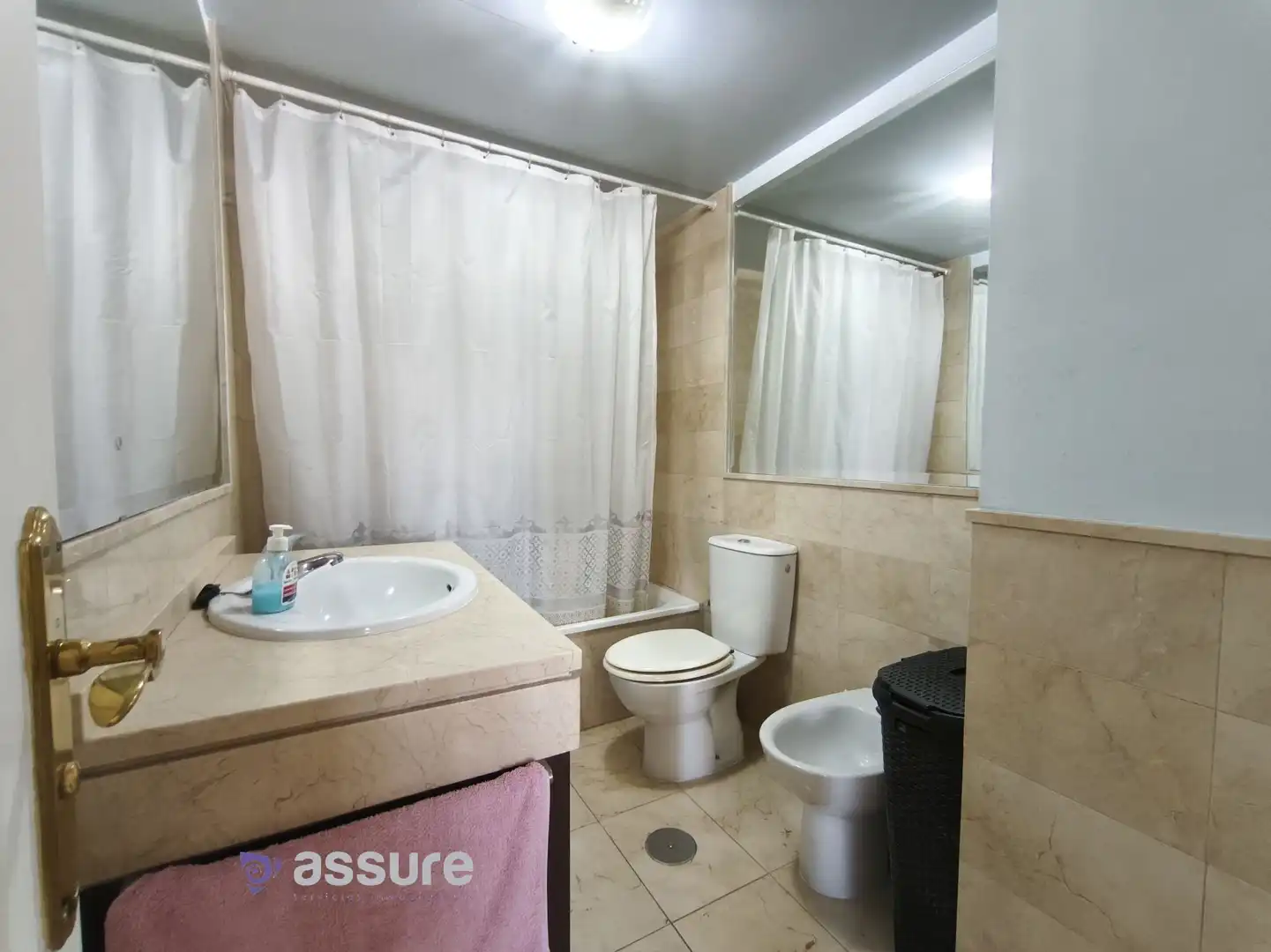 Baño de Casa adosada en venta en Huelva con Aire acondicionado, Calefacción y Jardín privado