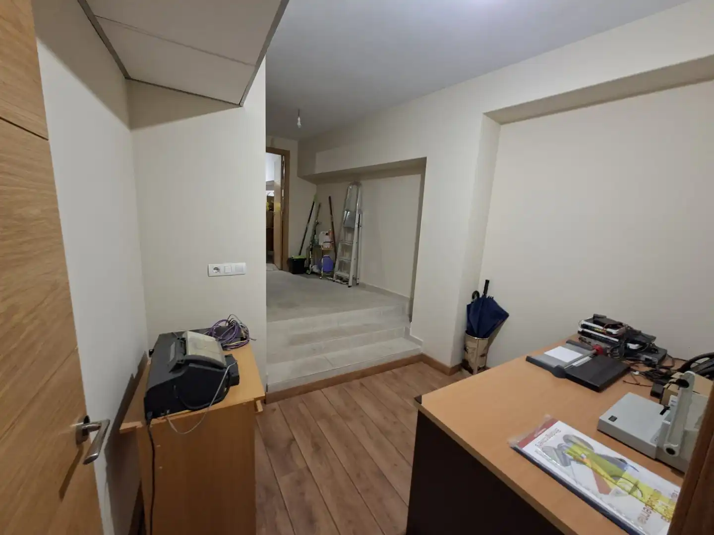 Büro zum Verkauf in Plasencia mit Klimaanlage und Heizung