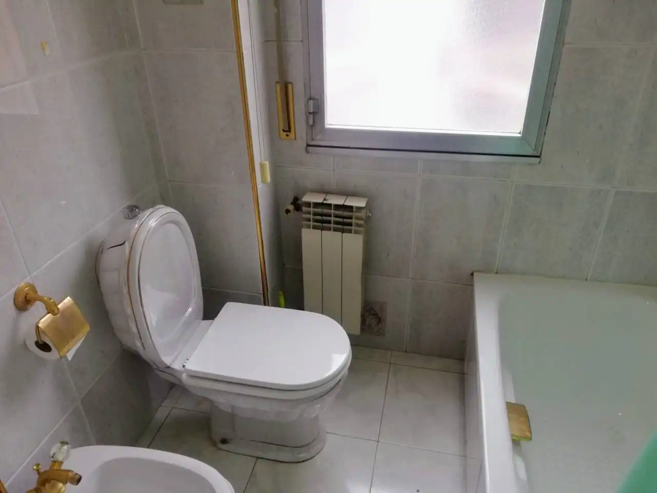 Bathroom of Flat for rent in Burgos  with Heating, Parquet flooring and Furnished