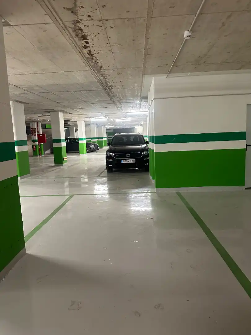 Parking de Piso de alquiler en Valencia con Aire acondicionado, Calefacción y Jardín privado