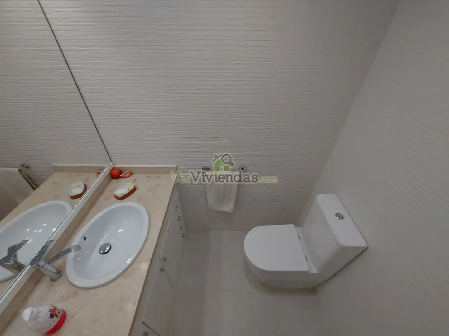 Baño de Casa adosada en venta en Martorell con Aire acondicionado, Calefacción y Jardín privado