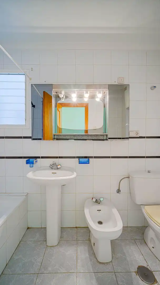 Baño de Apartamento en venta en Torrevieja con Amueblado y Balcón