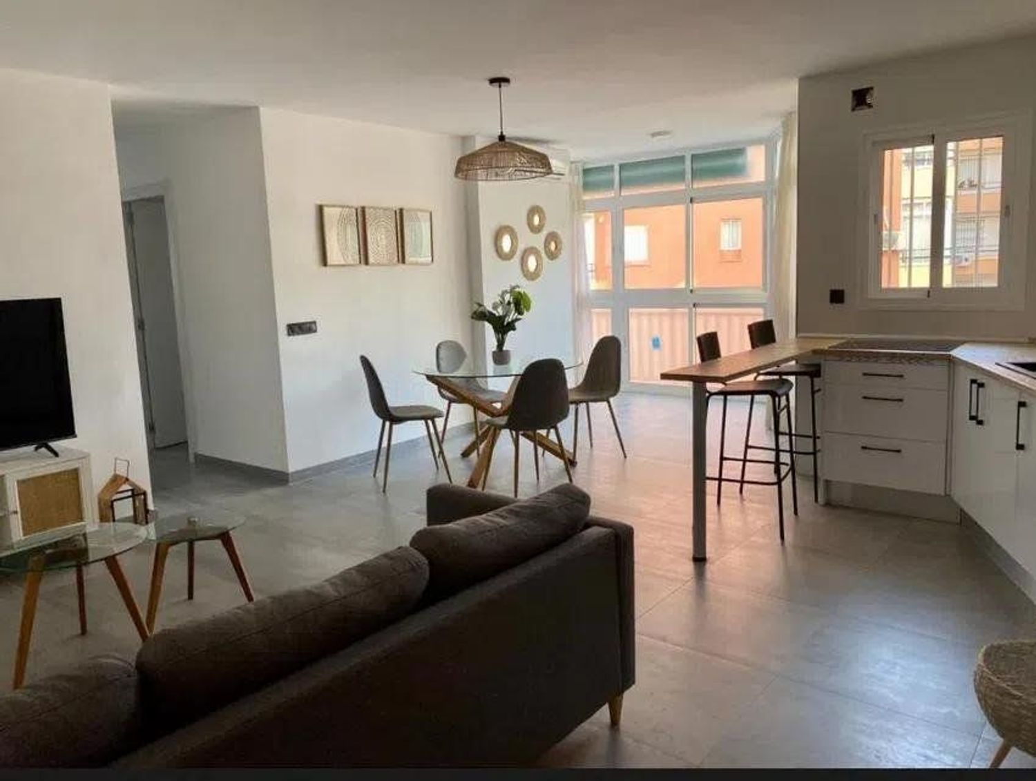 Sala d'estar de Pis de lloguer en Torremolinos amb Aire condicionat, Jardí privat i Terrassa