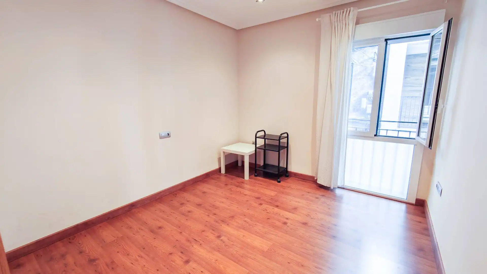 Habitación de Piso de alquiler en Elche / Elx con Aire acondicionado, Trastero y Amueblado