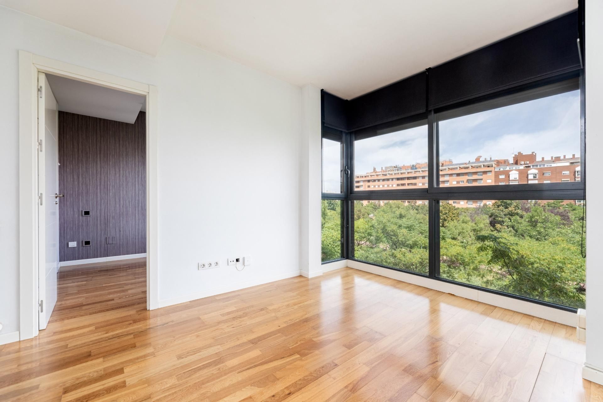 Dormitori de Apartament en venda en  Madrid Capital amb Aire condicionat, Calefacció i Jardí privat