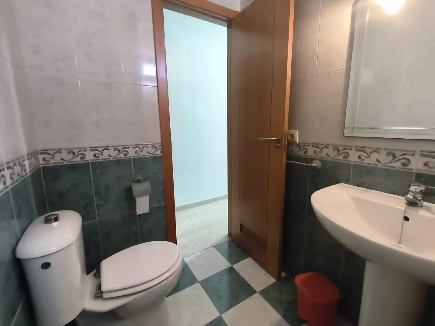 Baño de Piso en venta en Algeciras con Terraza
