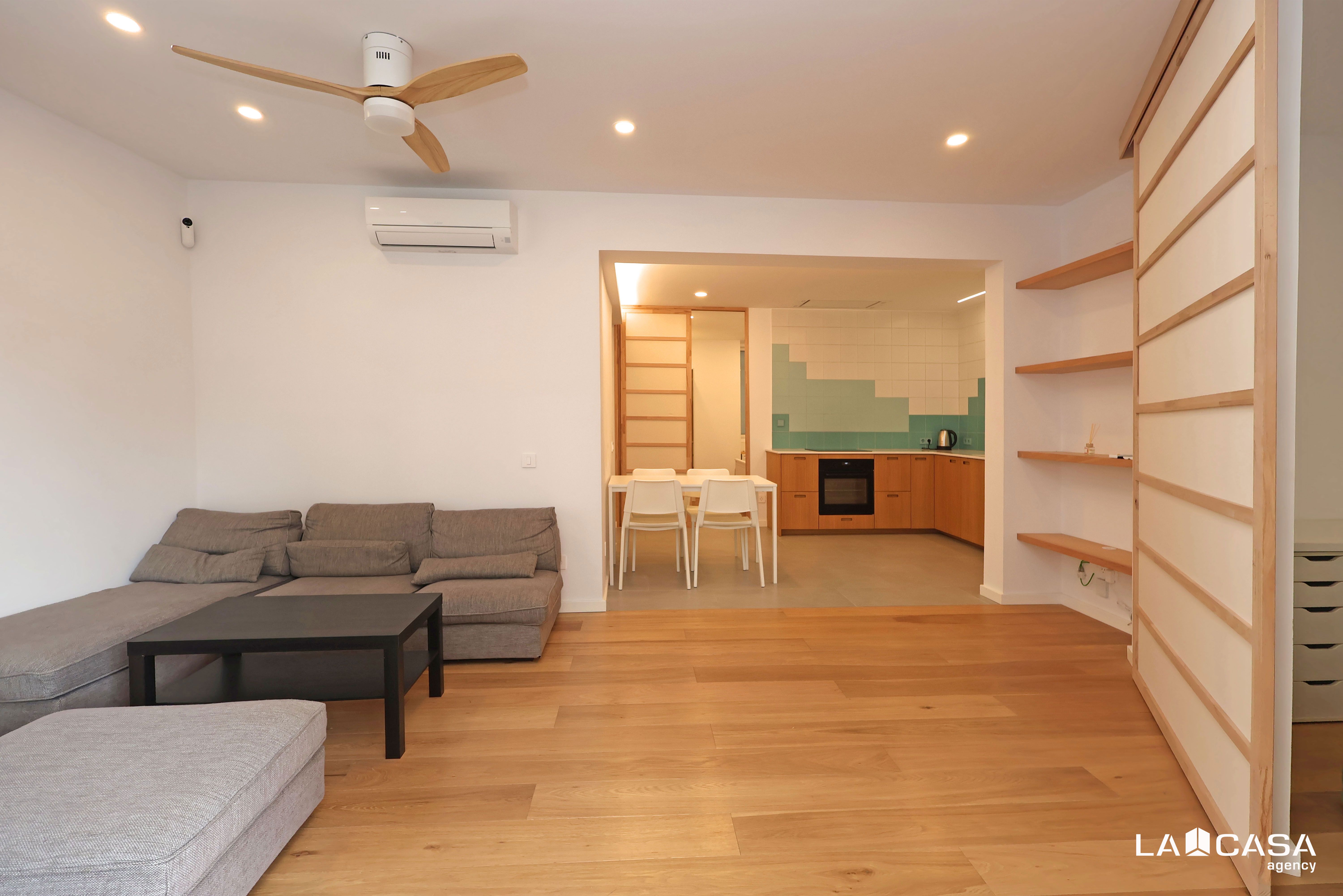 Sala de estar de Piso en venta en  Barcelona Capital con Balcón