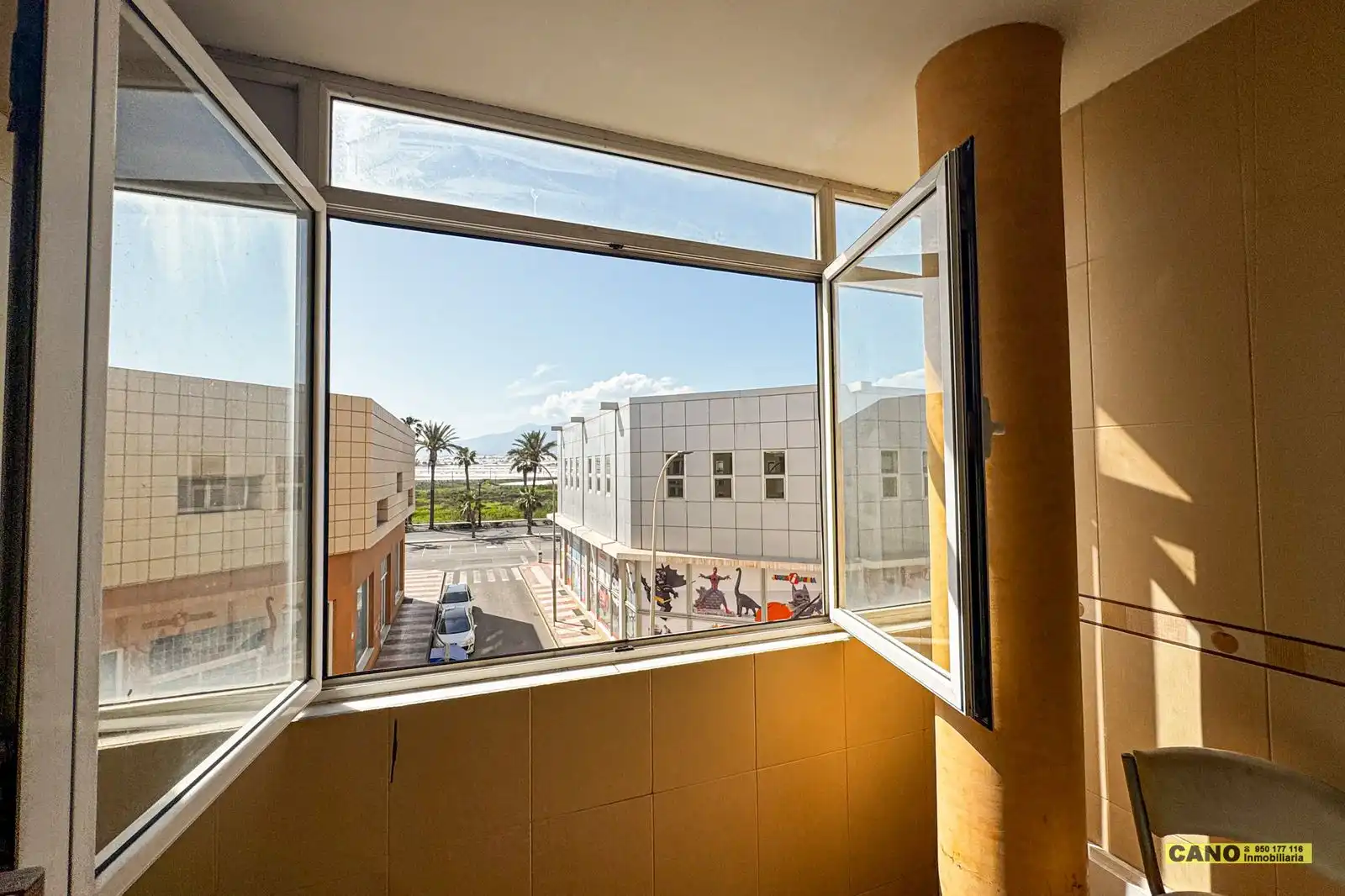Vista exterior de Piso en venta en Roquetas de Mar con Terraza, Trastero y Piscina