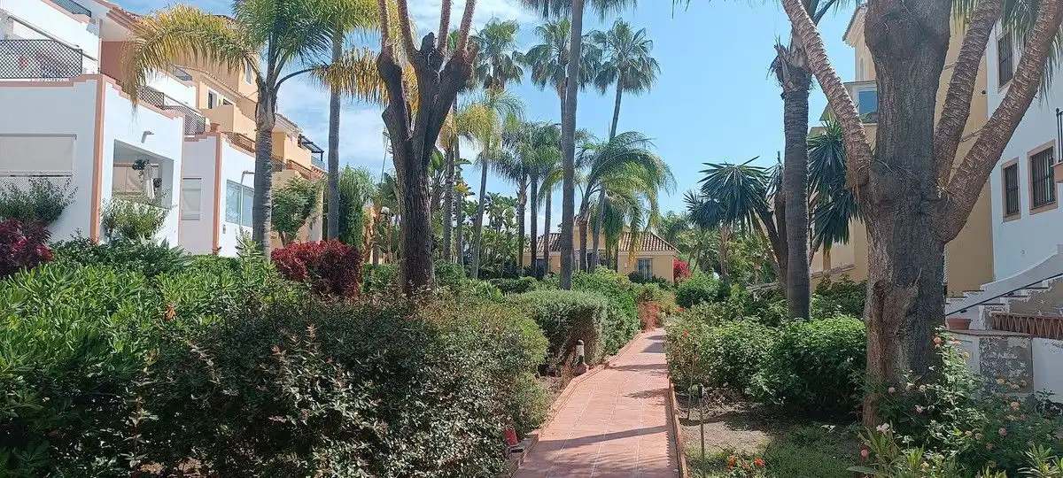 Vista exterior de Ático en venta en Marbella con Aire acondicionado, Calefacción y Terraza