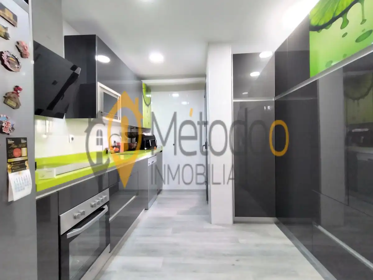 Cocina de Piso en venta en Sevilla con Aire acondicionado, Calefacción y Jardín privado