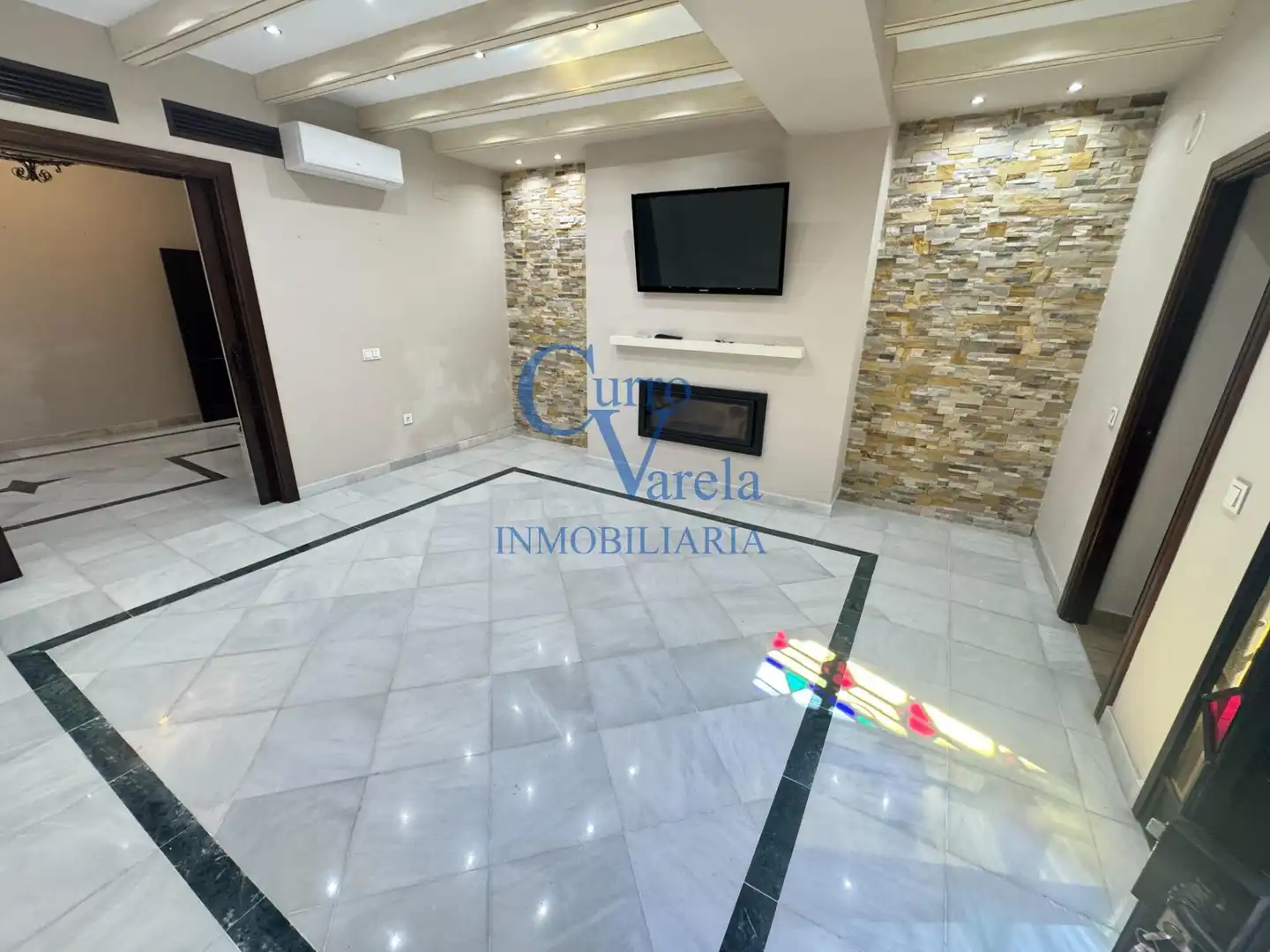 Houses for sale in Dos Hermanas  with Air Conditioner, Heating and Storage room