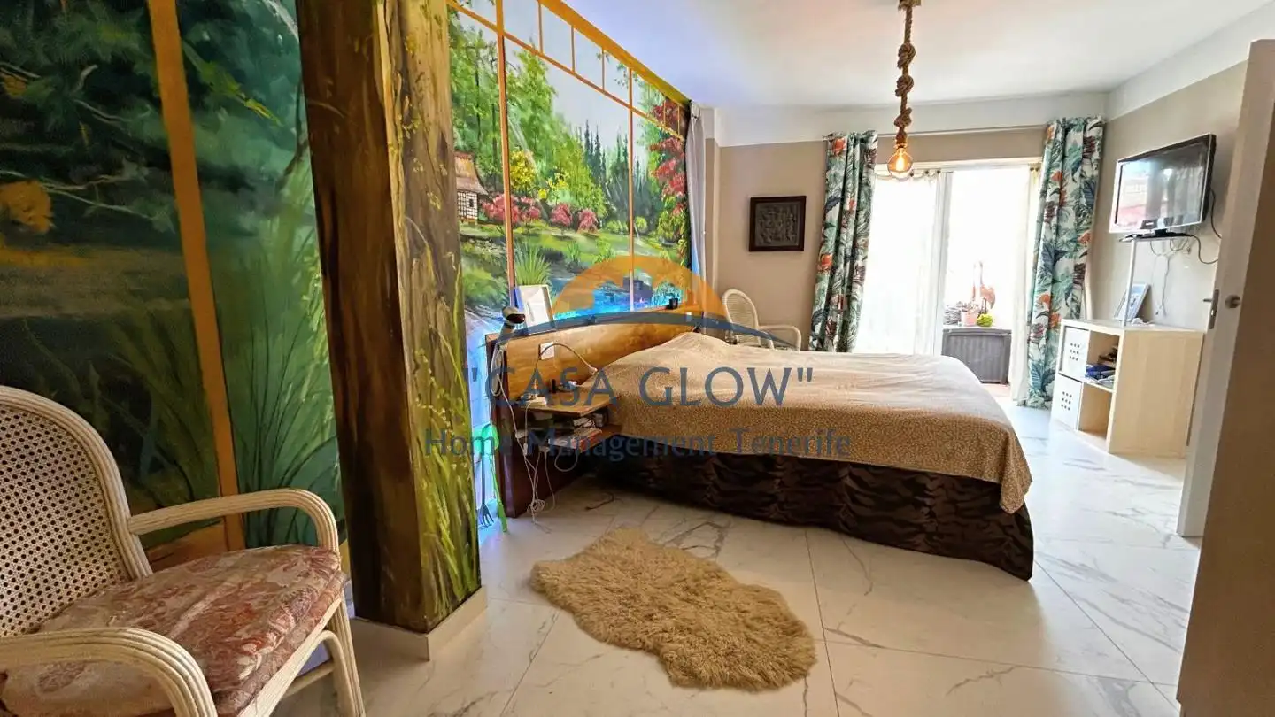 Schlafzimmer von Einfamilien-Reihenhaus zum Verkauf in Guía de Isora mit Klimaanlage, Heizung und Terrasse